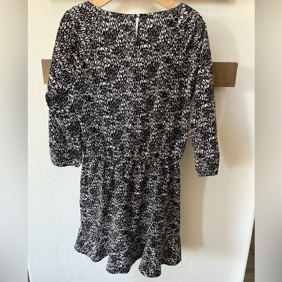 Joie| Black & White Geometric Pattern Dress, Slight Ruffle—Size Small•••Cute! - Picture 3 of 11